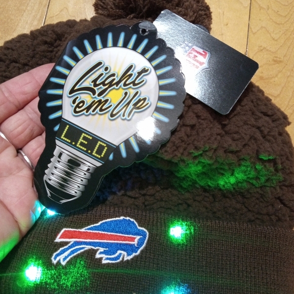 NFL Buffalo Bills Light em' up hat and mitten set - Picture 7 of 8